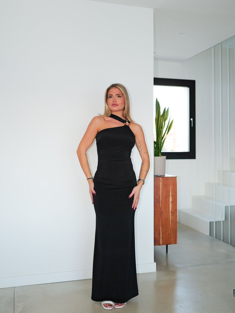 Long black dress with assim ring