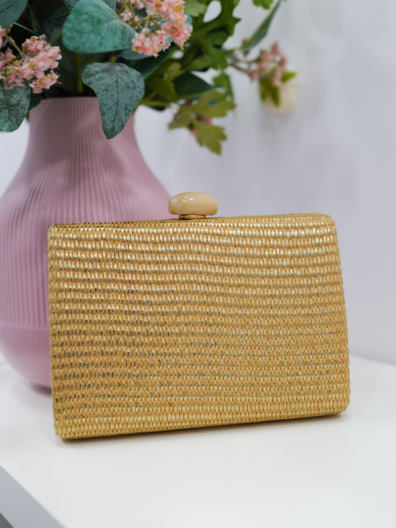 Pochette en raphia doré