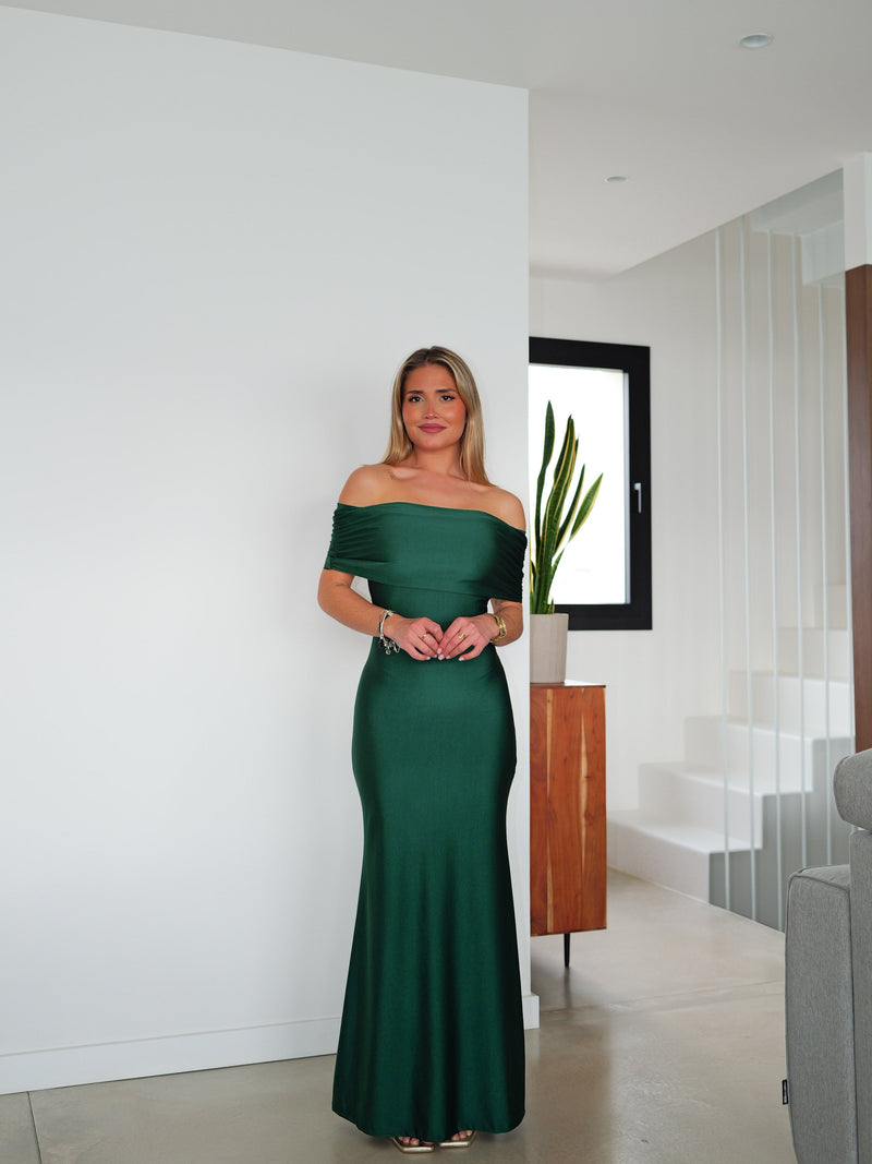 Robe bardot en satin au dos de la bouteille